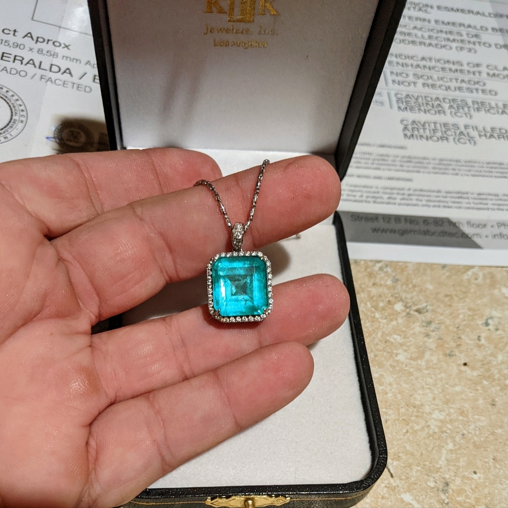 8.52ct Huge Natural Columbian Emerald and diamond pendant and chain!!! - Picture 10 of 16